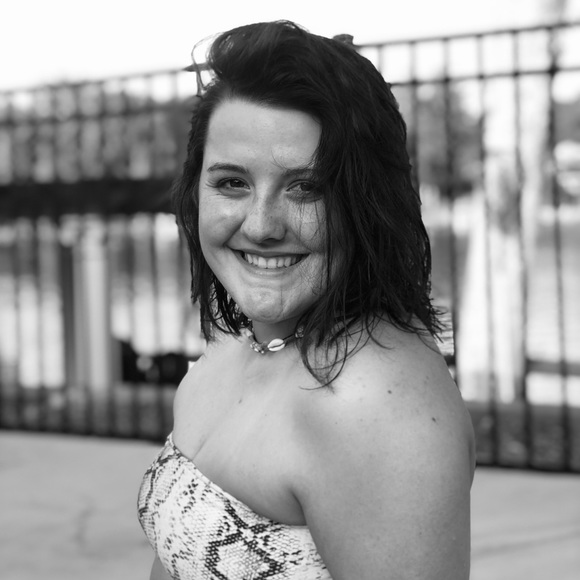 Meet your Posher, Madison - Picture 1 of 1
